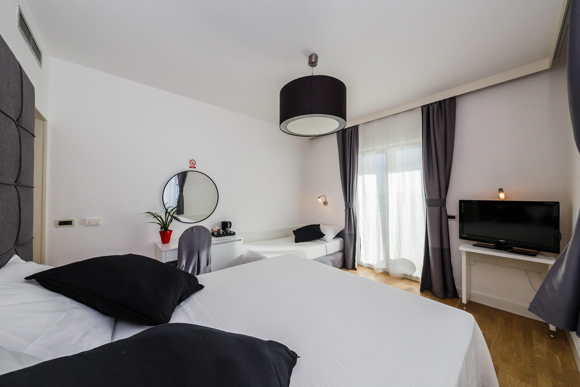Hotel Villa Zarko Kaštel Stari Zewnętrze zdjęcie