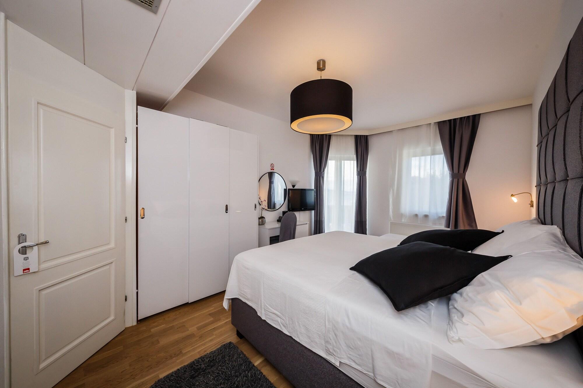 Hotel Villa Zarko Kaštel Stari Zewnętrze zdjęcie