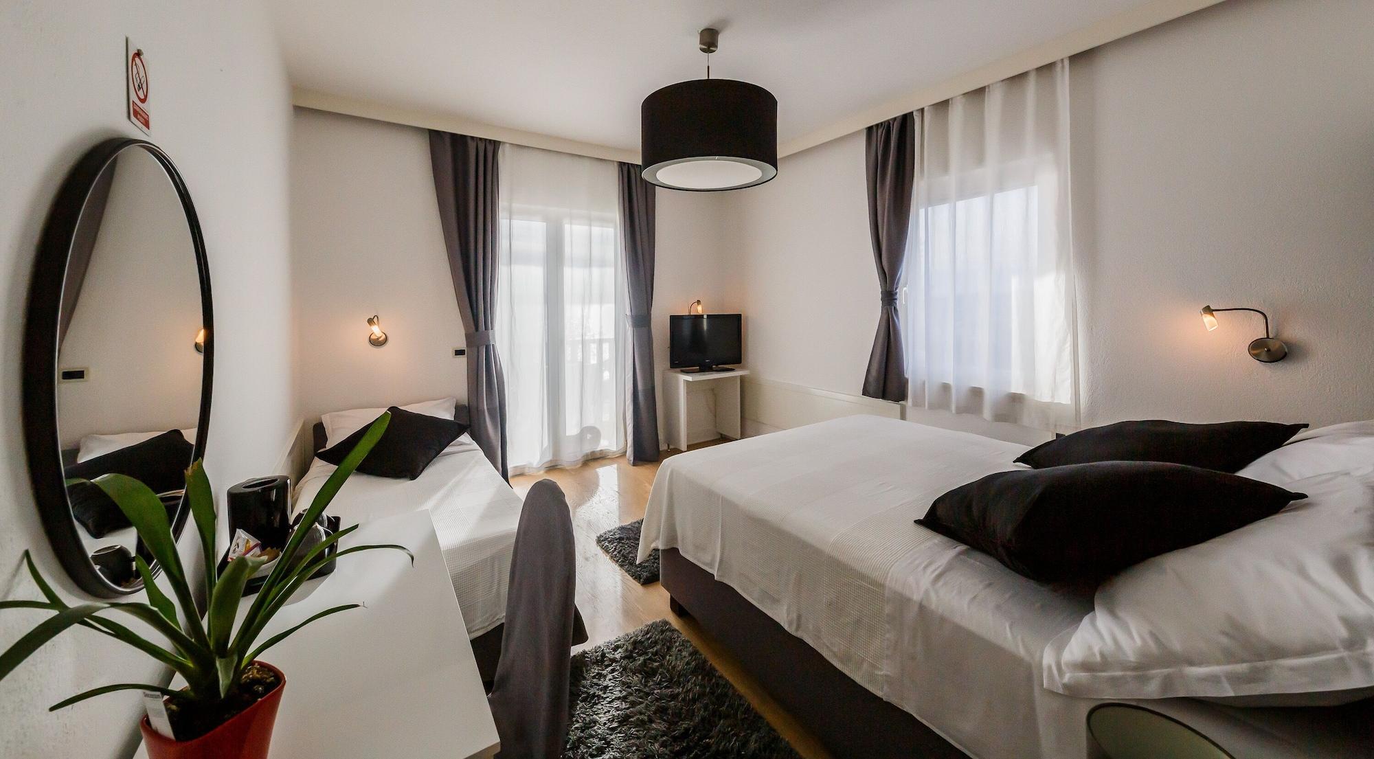 Hotel Villa Zarko Kaštel Stari Zewnętrze zdjęcie