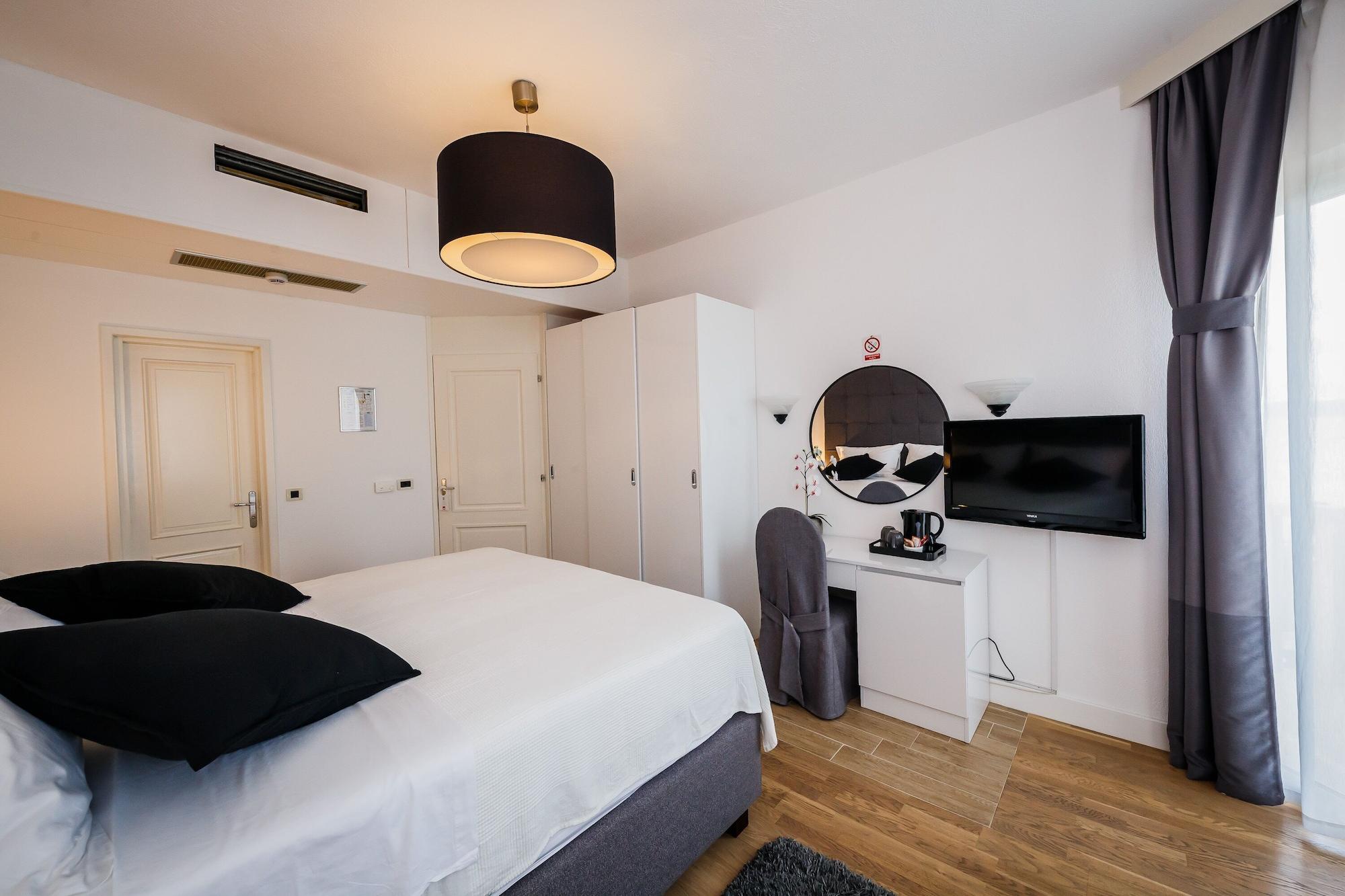 Hotel Villa Zarko Kaštel Stari Zewnętrze zdjęcie
