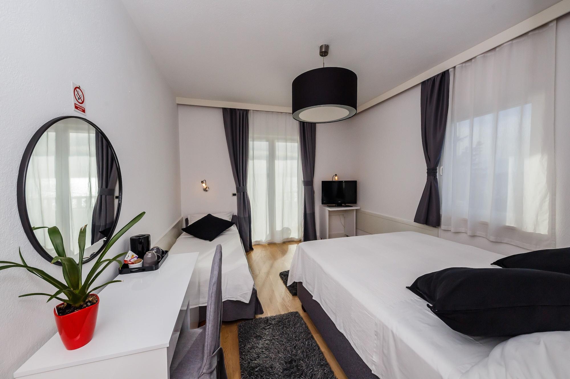 Hotel Villa Zarko Kaštel Stari Zewnętrze zdjęcie