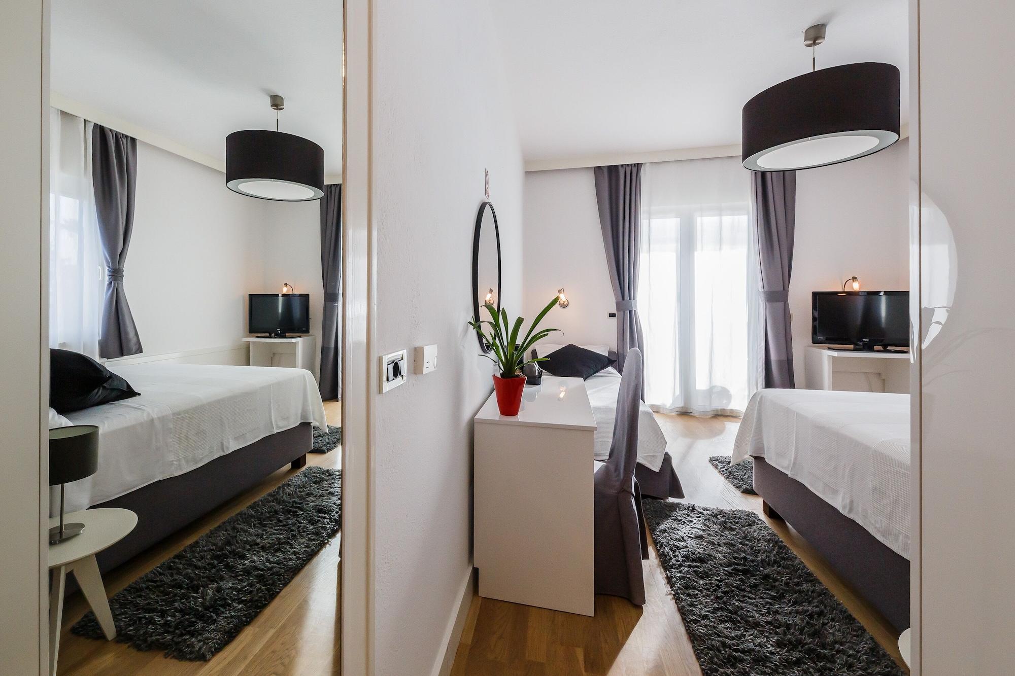 Hotel Villa Zarko Kaštel Stari Zewnętrze zdjęcie