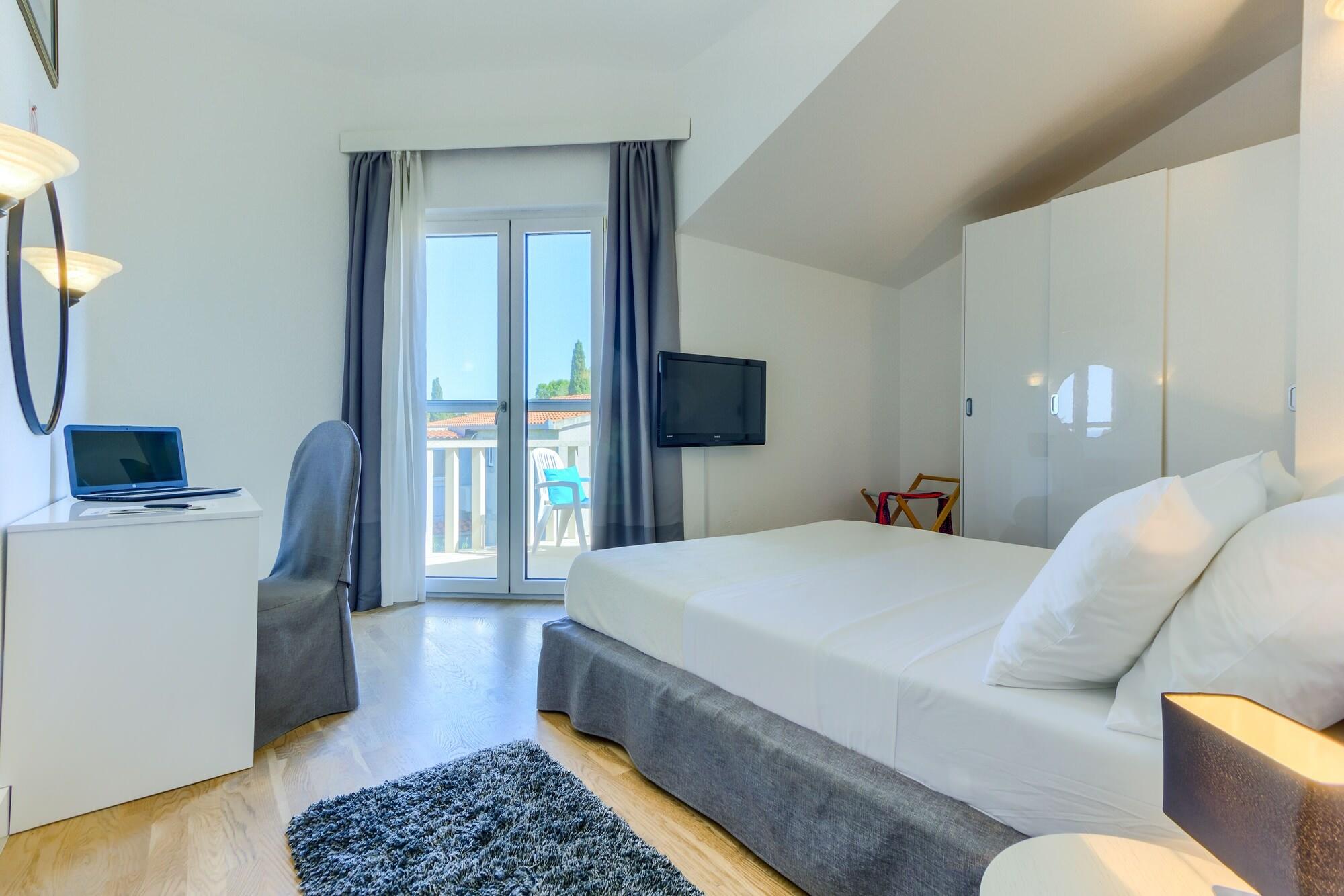 Hotel Villa Zarko Kaštel Stari Zewnętrze zdjęcie