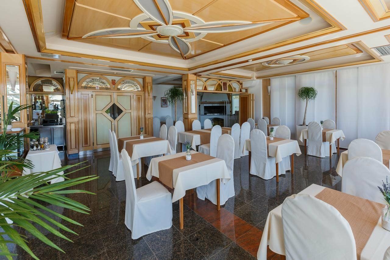Hotel Villa Zarko Kaštel Stari Zewnętrze zdjęcie